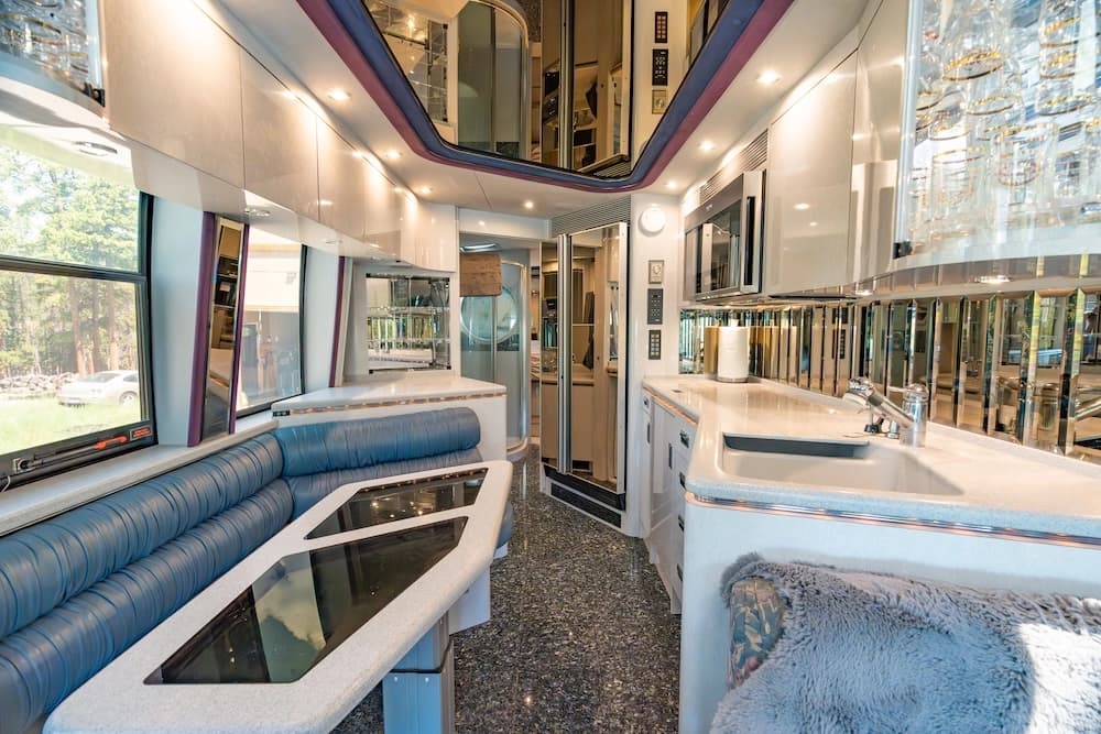 1997 Prevost Marathon XL Motorcoach - Image 18