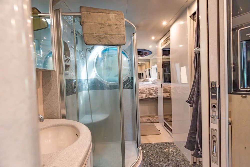 1997 Prevost Marathon XL Motorcoach - Image 22