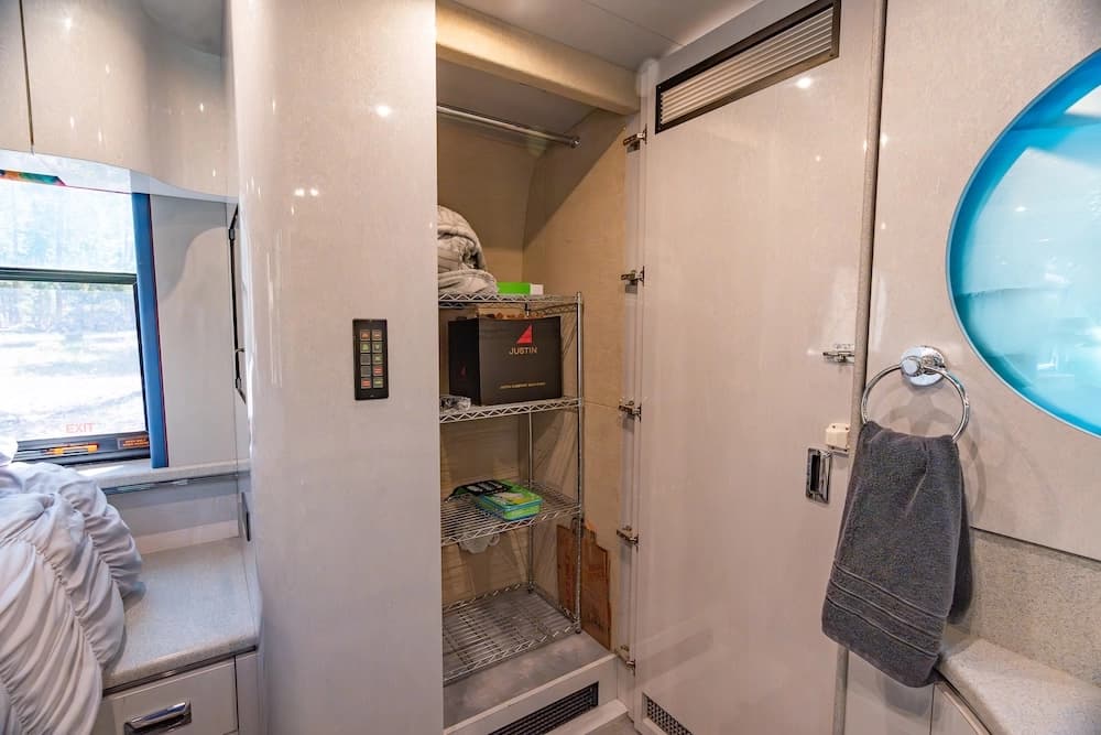 1997 Prevost Marathon XL Motorcoach - Image 30