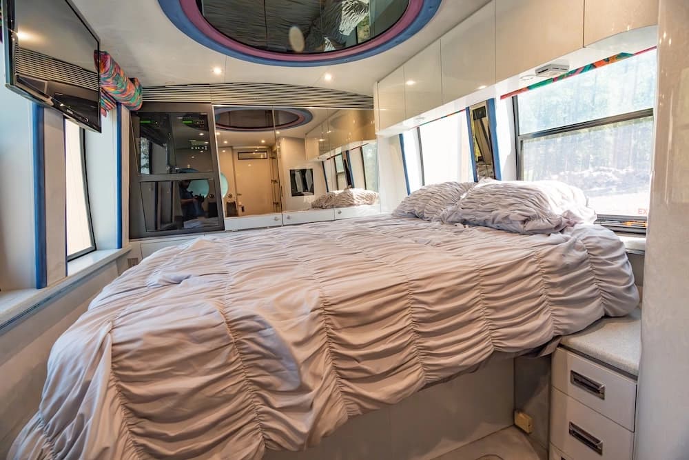 1997 Prevost Marathon XL Motorcoach - Image 35