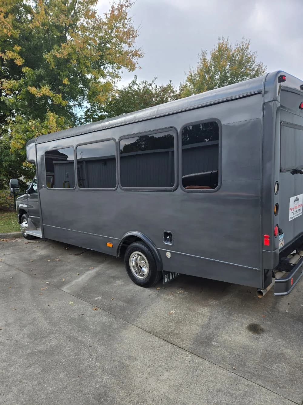 2013 Ford E450 econoline - Image 19