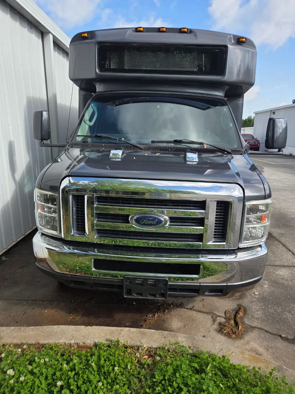 2013 Ford E450 econoline - Image 3