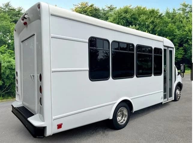 2019 Ford T-350HD Diesel Starcraft - Image 11