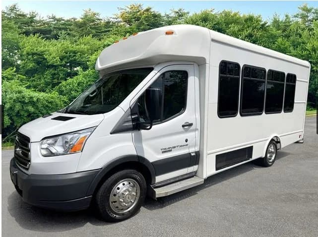 2019 Ford T-350HD Diesel Starcraft - Image 1