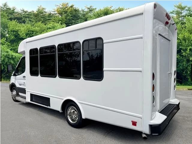 2019 Ford T-350HD Diesel Starcraft - Image 10