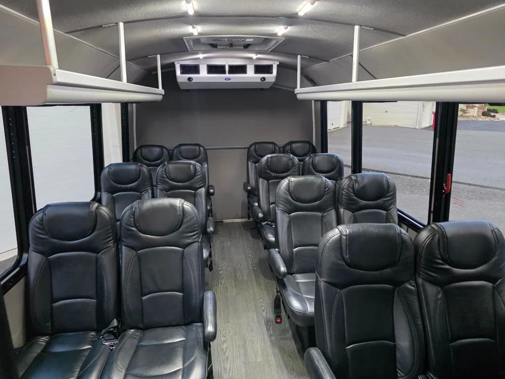 2015 Ford E-450 - Image 15