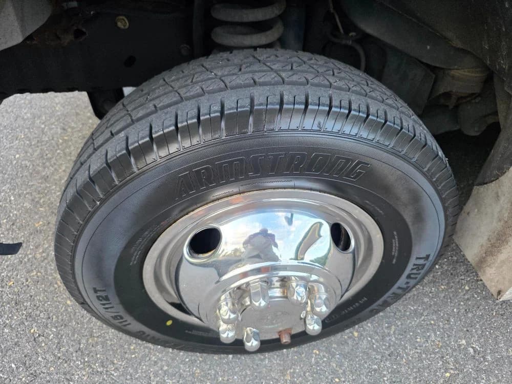 2015 Ford E-450 - Image 20