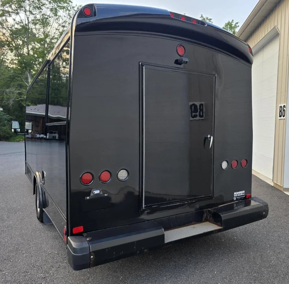2015 Ford E-450 - Image 3