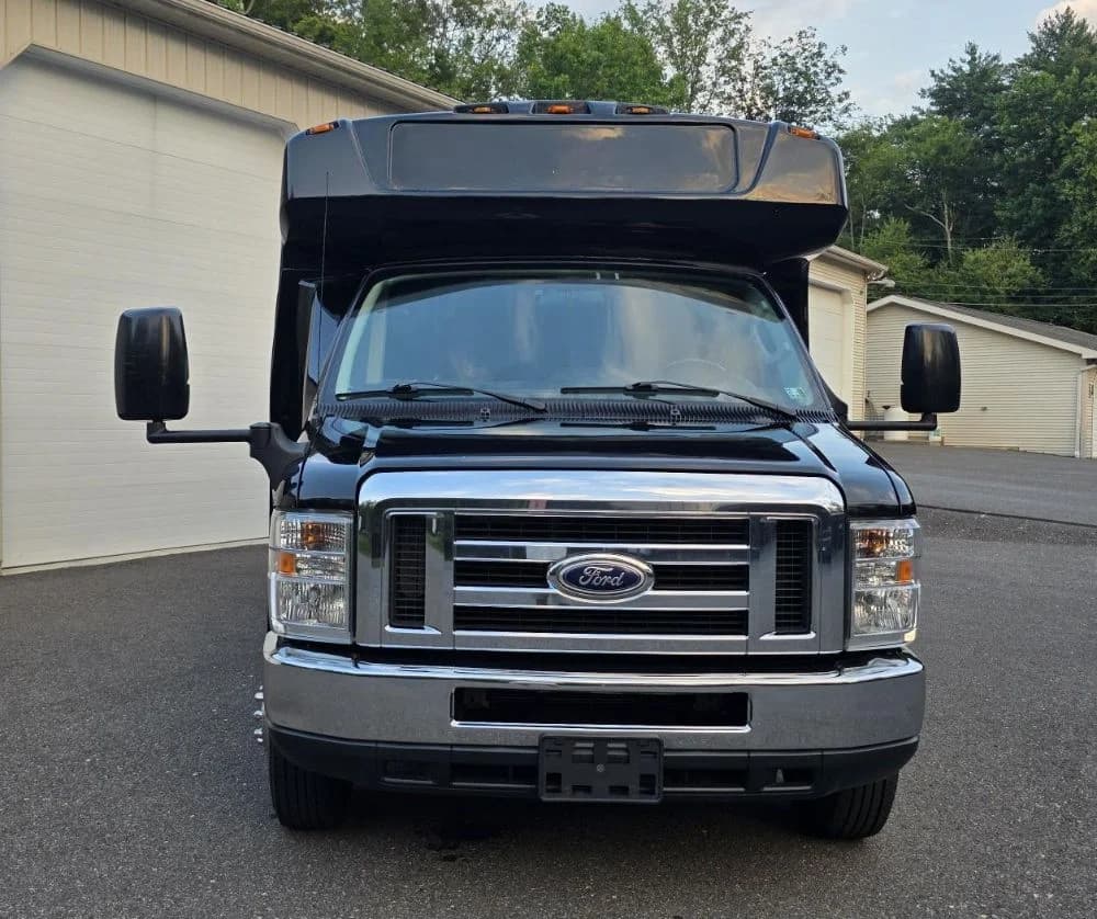 2015 Ford E-450 - Image 7