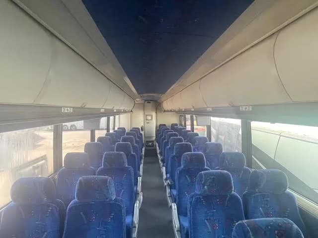 2003 MCI E4500 - Image 15