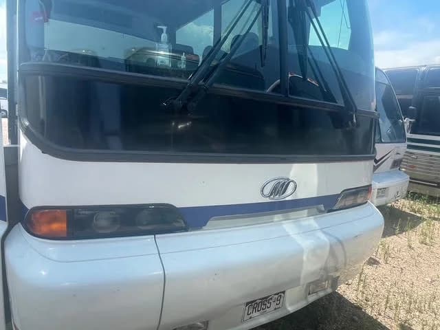 2003 MCI E4500 - Image 22