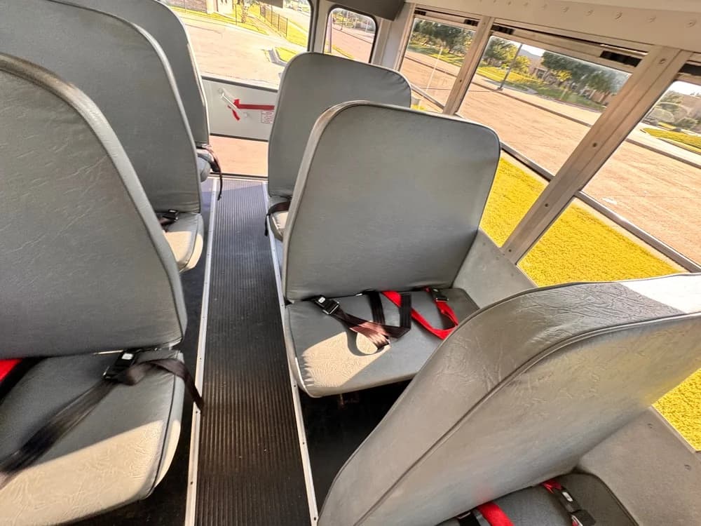 2005 Chevrolet Express 3500 - Image 14