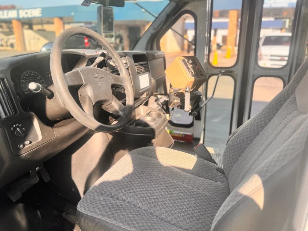 2005 Chevrolet Express 3500 - Image 7