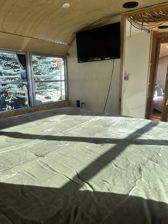 2000 Blue Bird Flat Nose Skoolie Conversion - Image 10