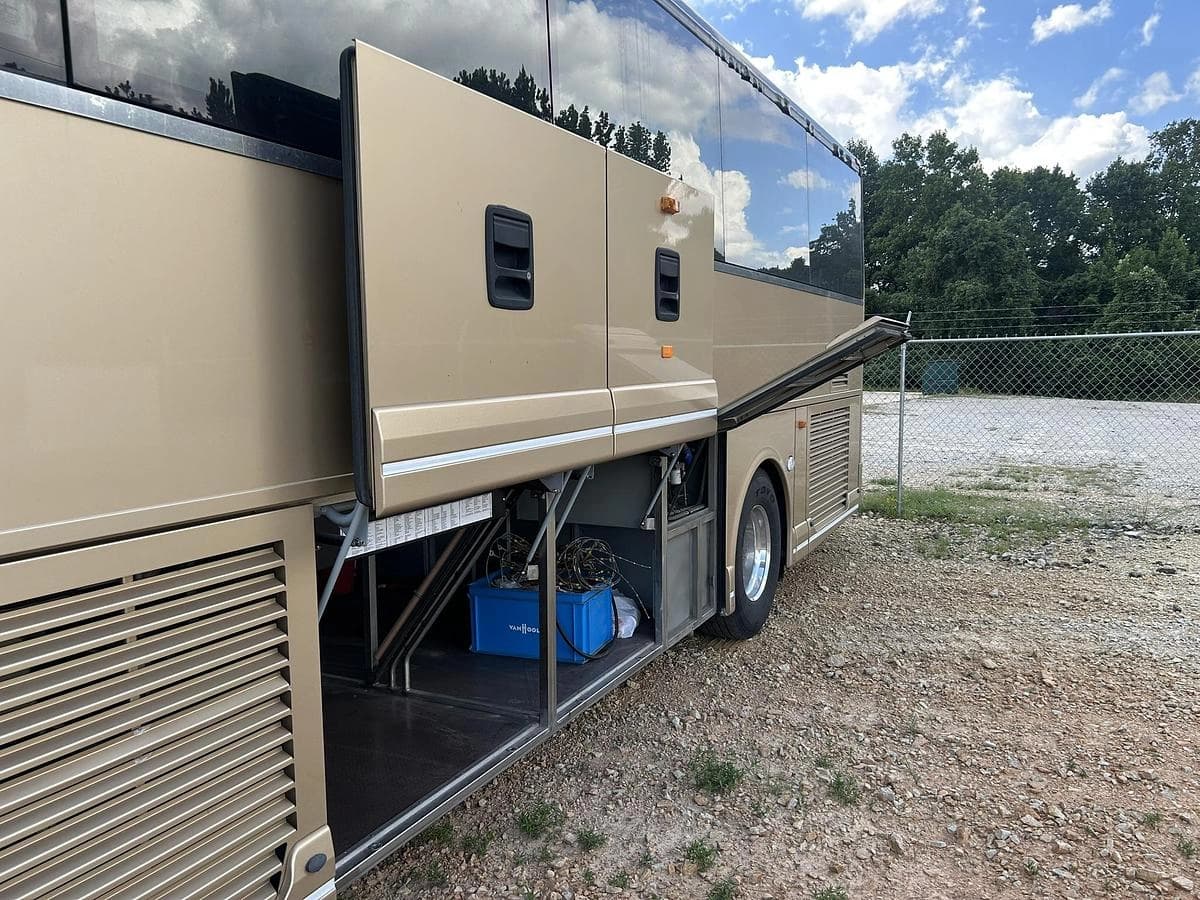 2017 Van hool CX35 Coach - Image 2