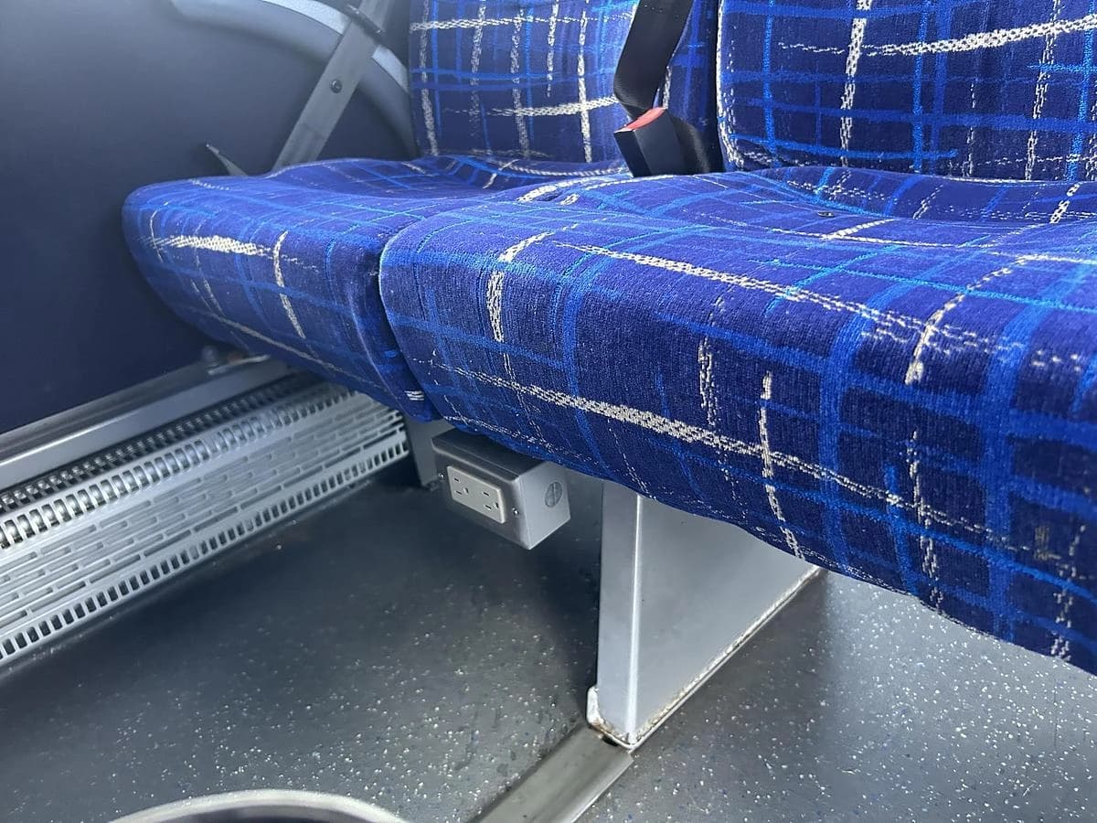 2017 Van hool CX35 Coach - Image 16