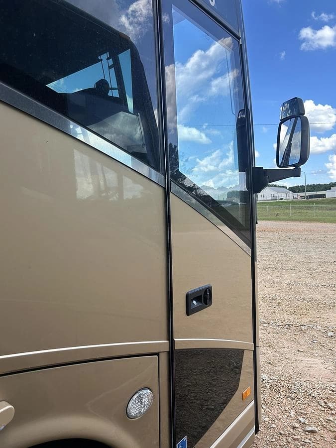 2017 Van hool CX35 Coach - Image 7