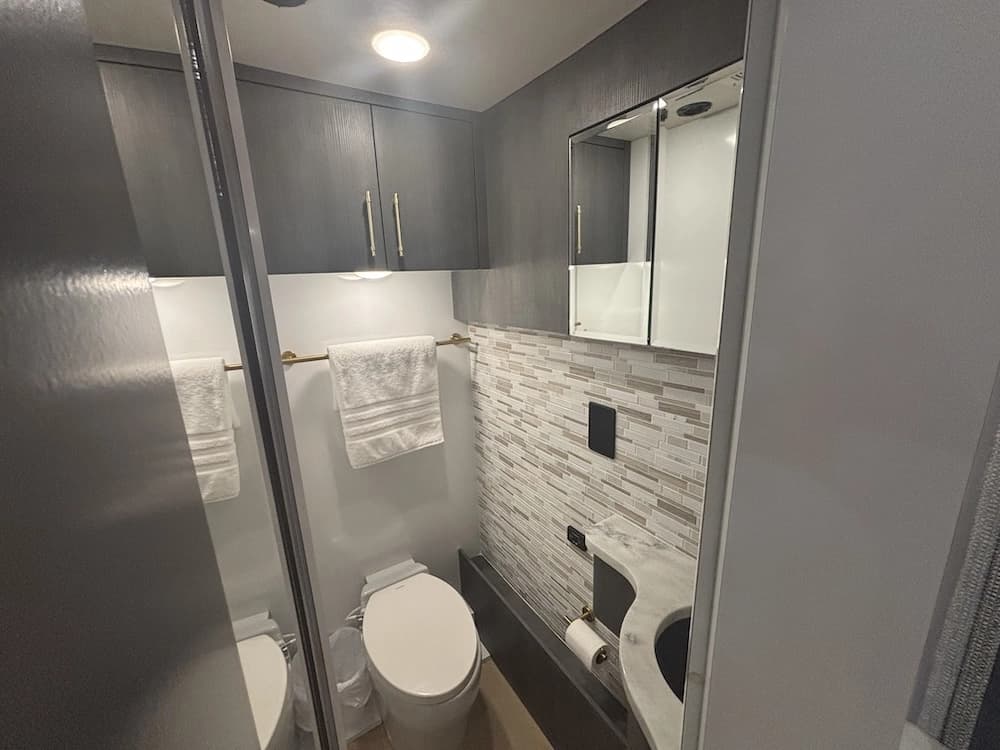 2023 Prevost Nashville Coach X3 Motorcoach Conversion - Image 20