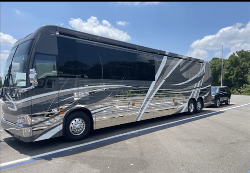 2023 Prevost Nashville Coach X3 Motorcoach Conversion - Image 9