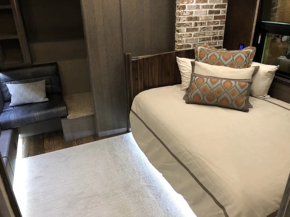 2015 Prevost Star X3 Motorcoach Conversion - Image 21
