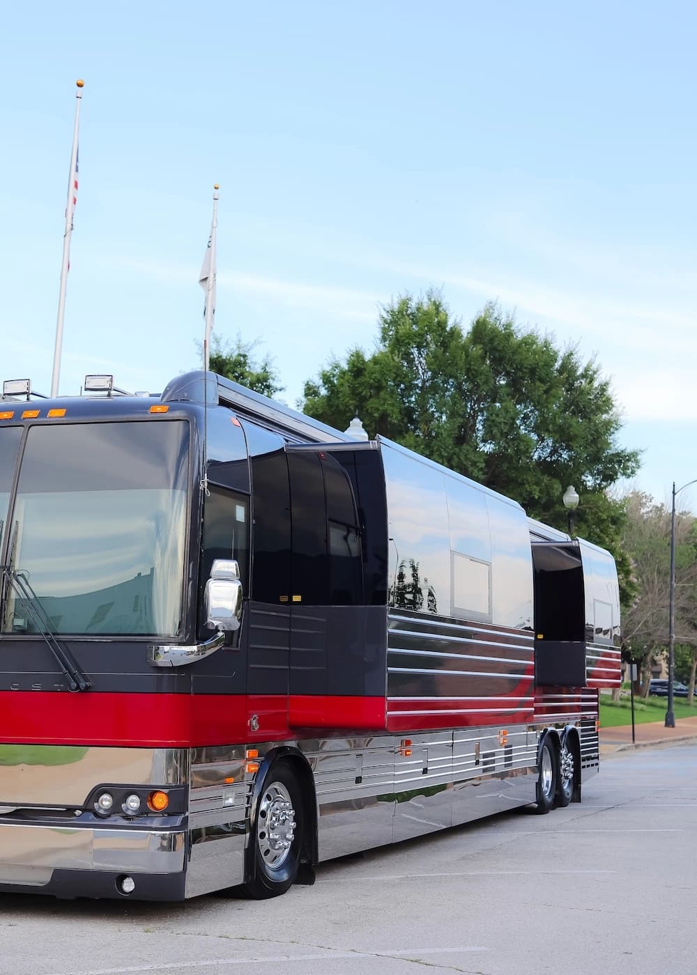 2015 Prevost Star X3 Motorcoach Conversion - Image 7
