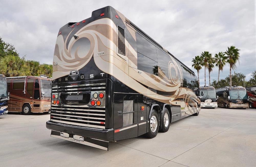 2009 Prevost H3-45 Liberty Elegant Lady Motorcoach - Image 2