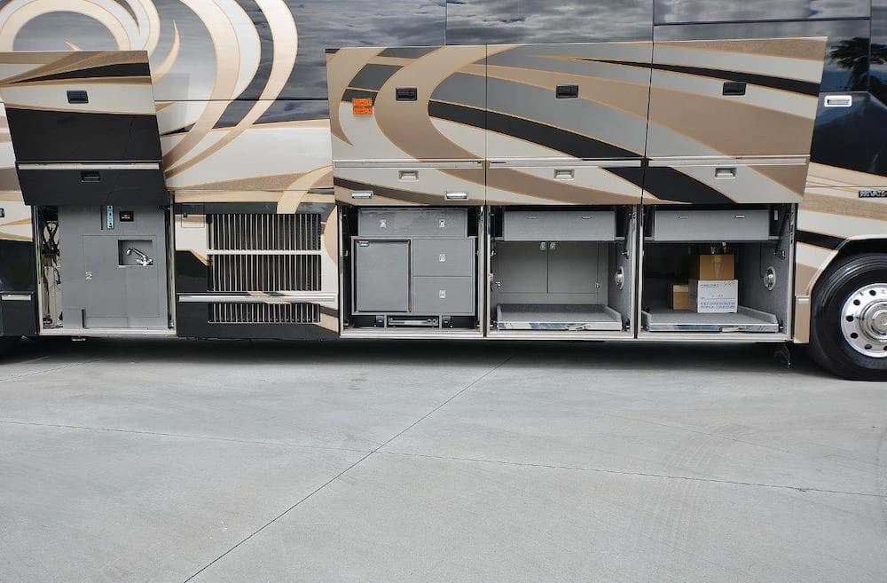 2009 Prevost H3-45 Liberty Elegant Lady Motorcoach - Image 16