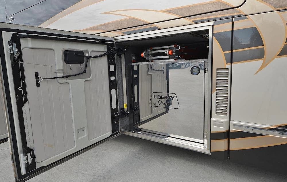 2009 Prevost H3-45 Liberty Elegant Lady Motorcoach - Image 18