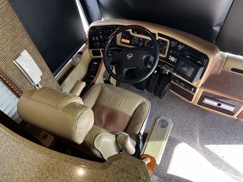 2009 Prevost H3-45 Liberty Elegant Lady Motorcoach - Image 21