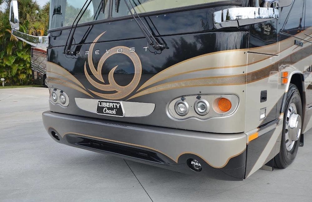 2009 Prevost H3-45 Liberty Elegant Lady Motorcoach - Image 6