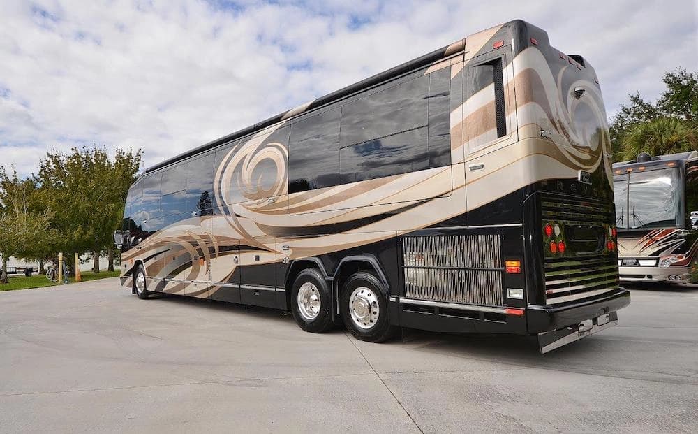 2009 Prevost H3-45 Liberty Elegant Lady Motorcoach - Image 7