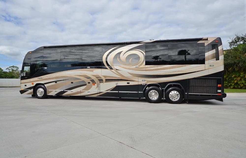 2009 Prevost H3-45 Liberty Elegant Lady Motorcoach - Image 8