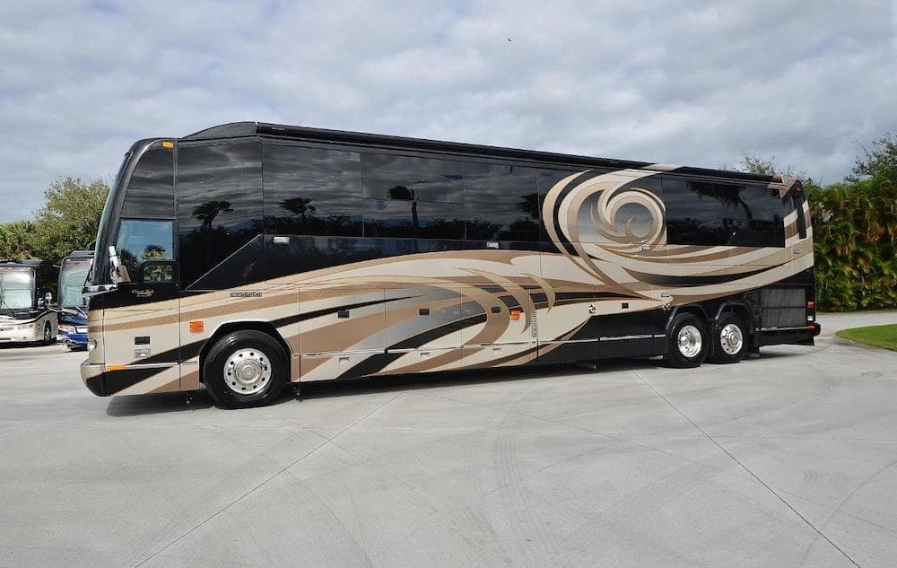 2009 Prevost H3-45 Liberty Elegant Lady Motorcoach - Image 9
