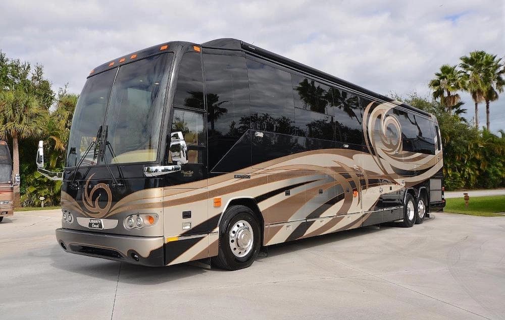 2009 Prevost H3-45 Liberty Elegant Lady Motorcoach - Image 10