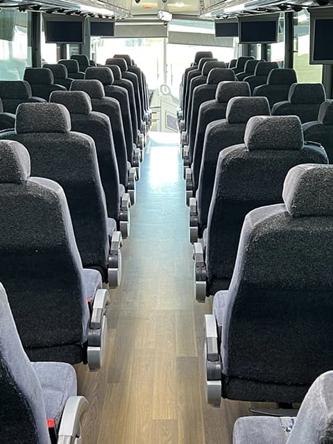 2016 MCI J4500 Coach Bus - Image 2