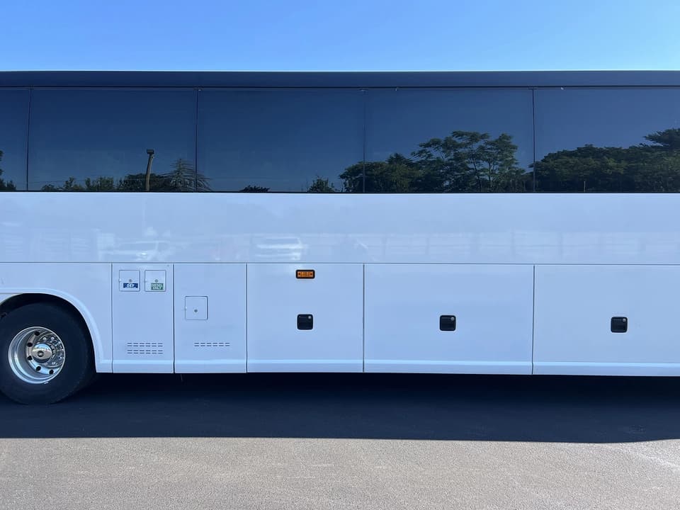 2016 MCI J4500 Coach Bus - Image 12