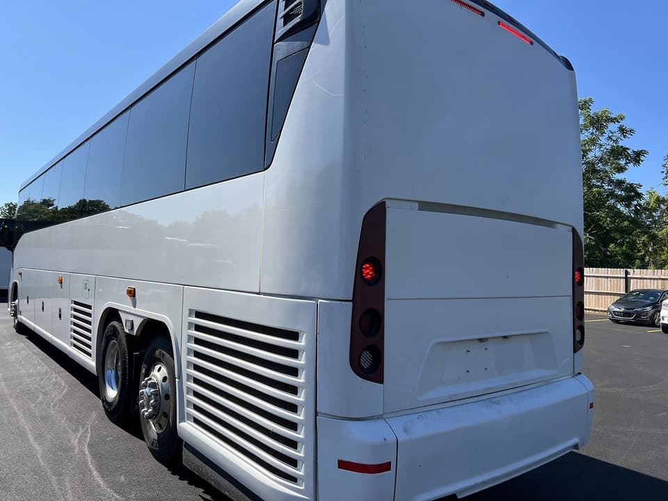 2016 MCI J4500 Coach Bus - Image 16