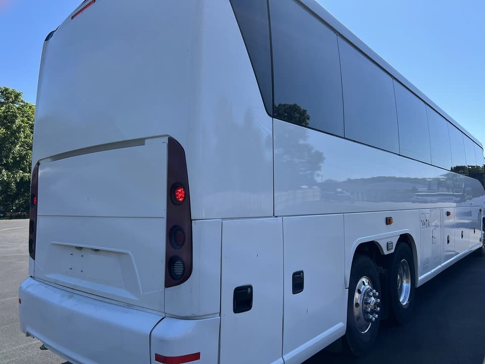 2016 MCI J4500 Coach Bus - Image 9