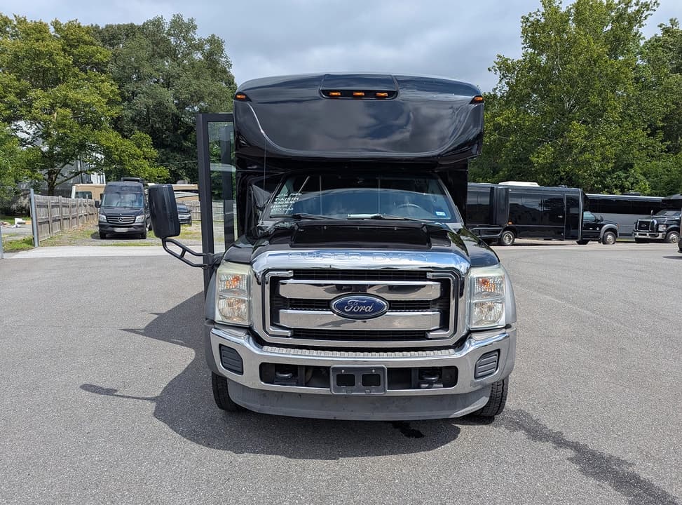 2016 Ford Starcraft F550 Executive Shuttle - Image 2