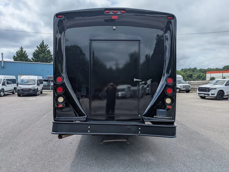 2016 Ford Starcraft F550 Executive Shuttle - Image 7