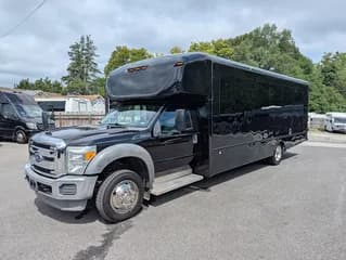 2016 Starcraft F550 bus