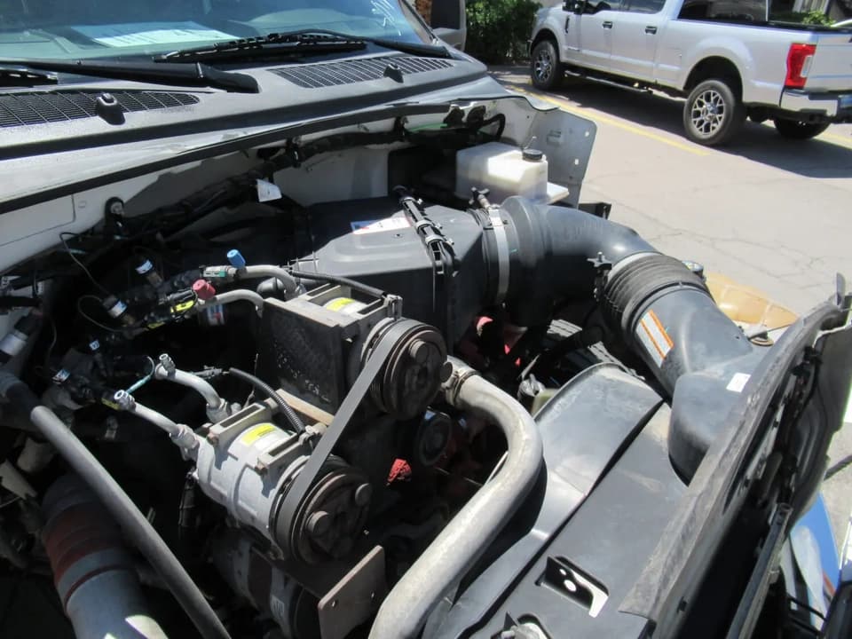 2015 Ford Champion Defender Shuttle Bus - Image 12