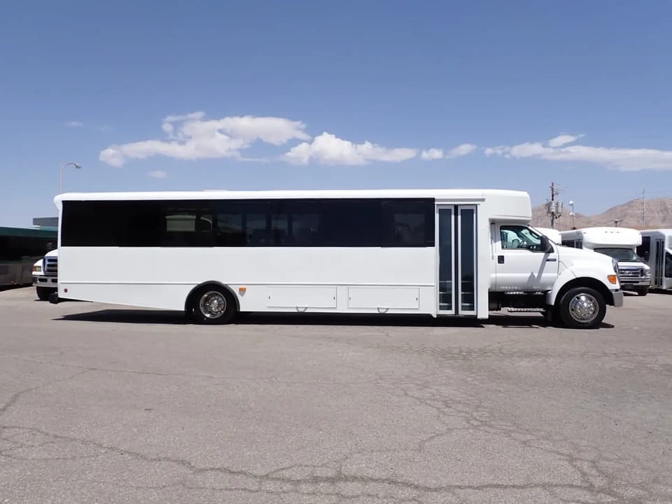 2015 Ford Champion Defender Shuttle Bus - Image 4
