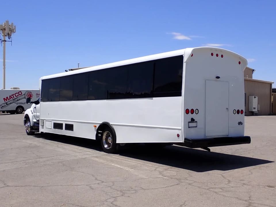 2015 Ford Champion Defender Shuttle Bus - Image 5