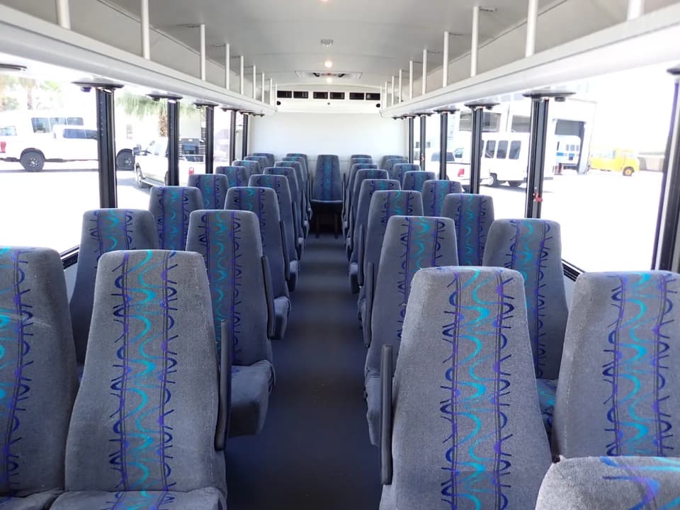 2015 Ford Champion Defender Shuttle Bus - Image 9
