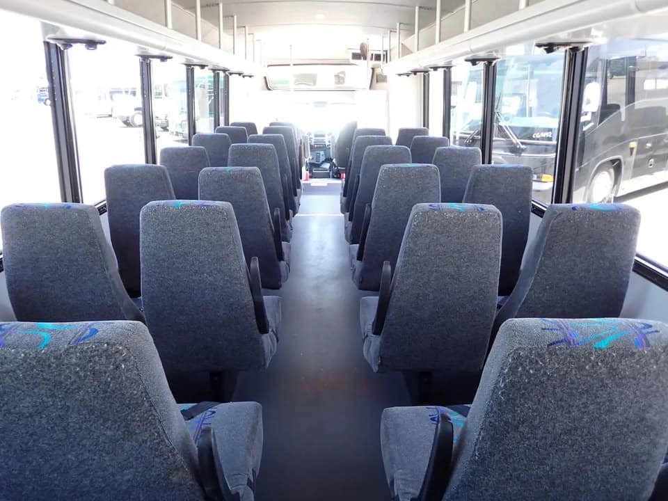 2015 Ford Champion Defender Shuttle Bus - Image 10