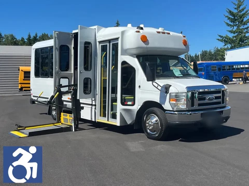 2014 Ford E450 ElDorado Aerotech Shuttle Bus - Image 1