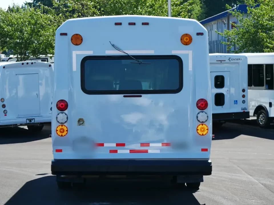 2014 Ford E450 ElDorado Aerotech Shuttle Bus - Image 11