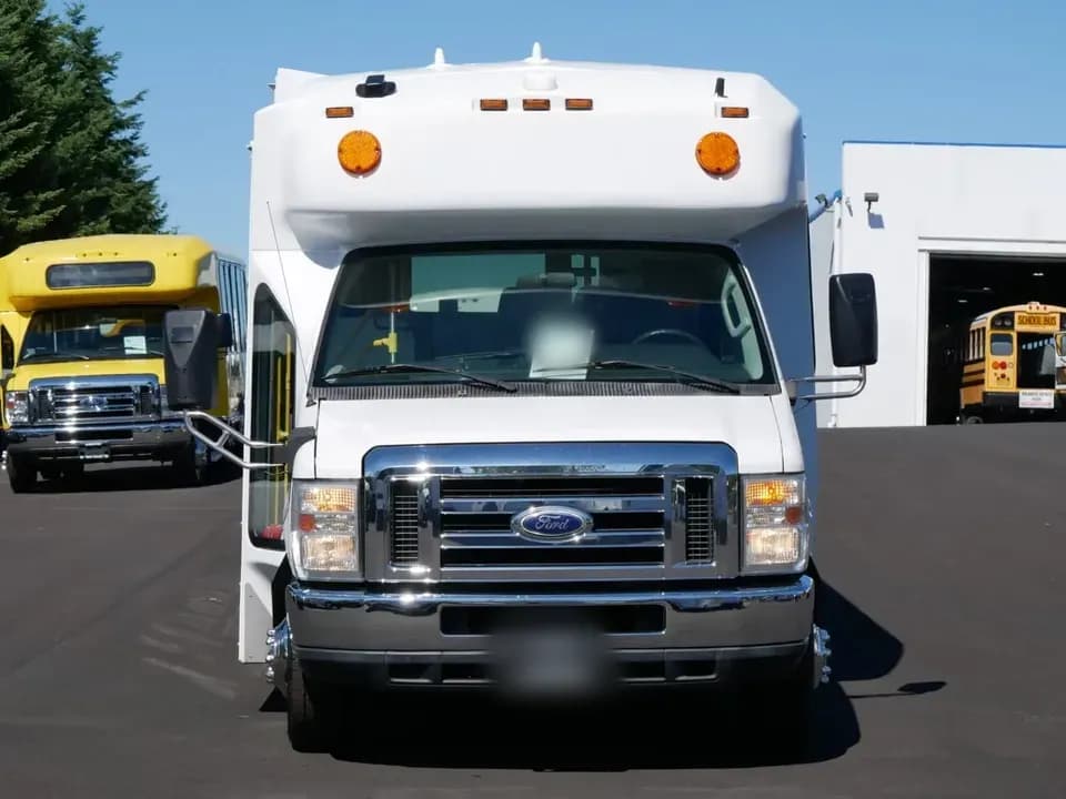 2014 Ford E450 ElDorado Aerotech Shuttle Bus - Image 12