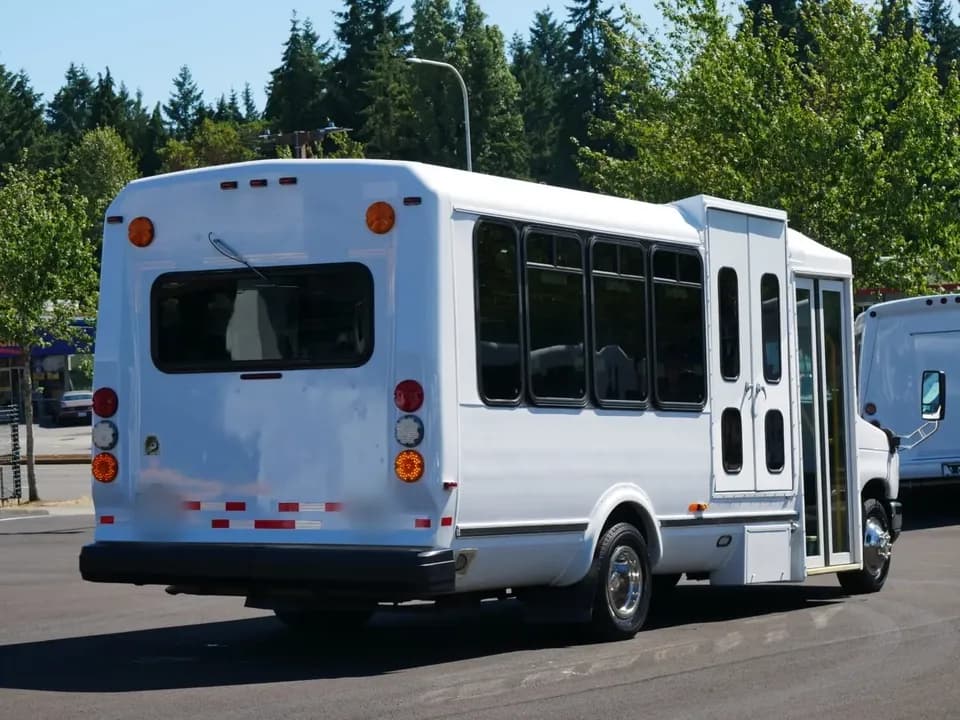 2014 Ford E450 ElDorado Aerotech Shuttle Bus - Image 3